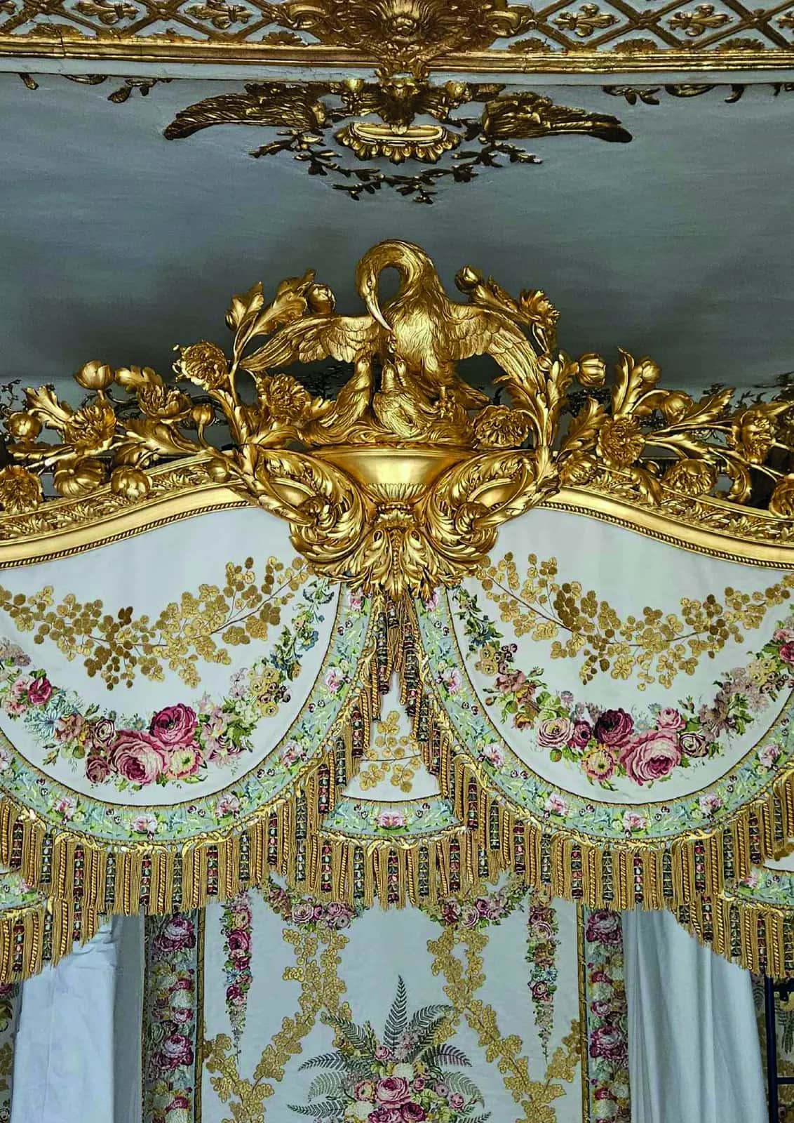 À Versailles, l’Atelier Boulnois redonne vie au lit de Louis XVI