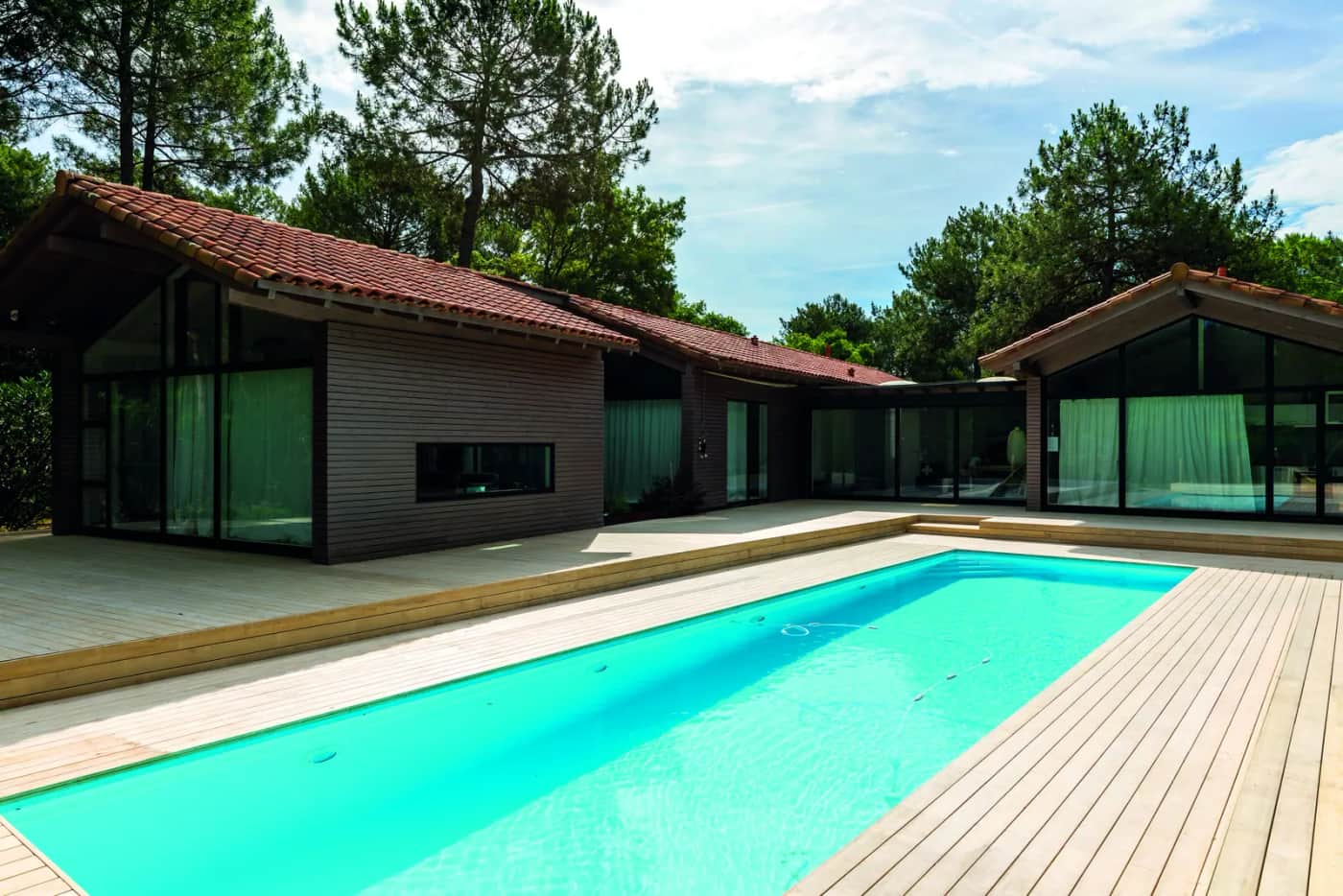 Une terrasse en Accoya dans le sud des Landes