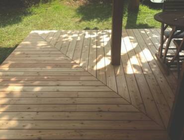 Une terrasse en bois pour les beaux jours par Kenzaï